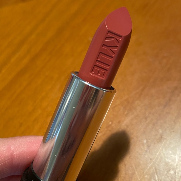 Kylie Jenner Lipstick Madeleine 💋 - Picture 5 of 16